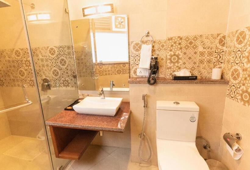 חדר סטנדרט עם מיטת קינג, Himalayan Splendour Resort