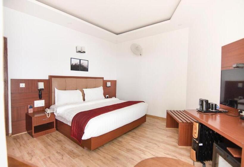 חדר סטנדרט עם מיטת קינג, Himalayan Splendour Resort