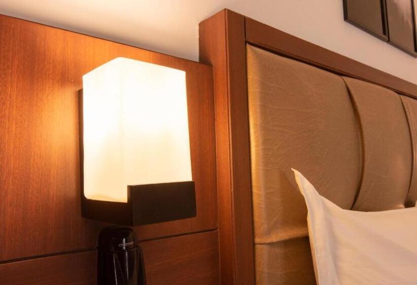 חדר סטנדרט עם מיטת קינג, Himalayan Splendour Resort