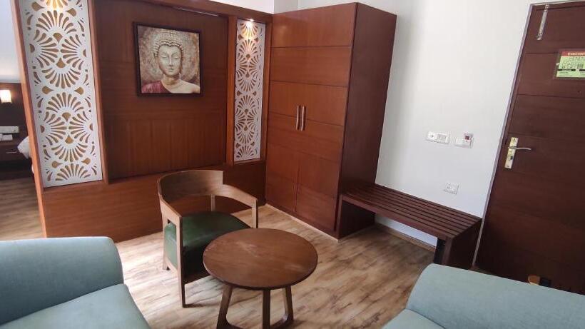 סוויטה דלוקס, Himalayan Splendour Resort