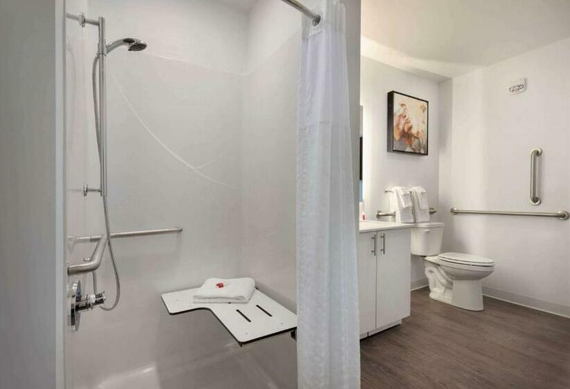 장애인을 위한 킹사이즈 침대 스탠다드 룸, Leavenworth Local