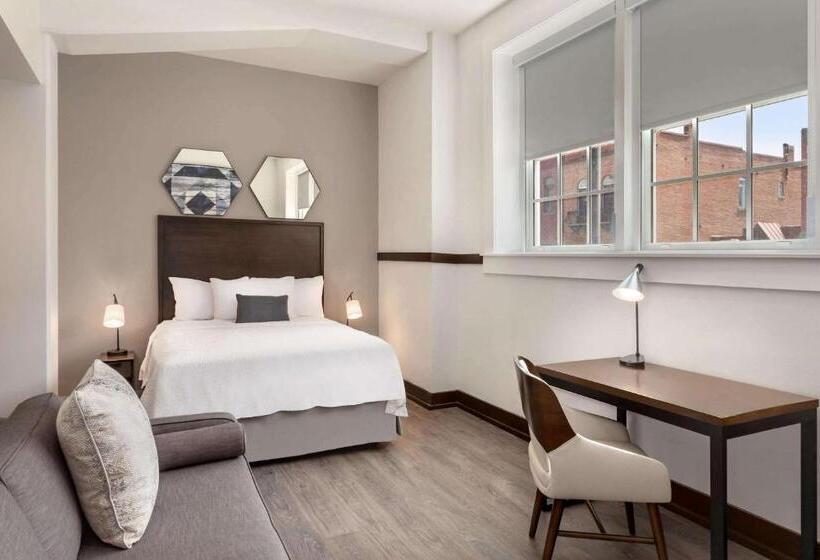 장애인을 위한 퀸사이즈 스탠다드 룸, Leavenworth Local