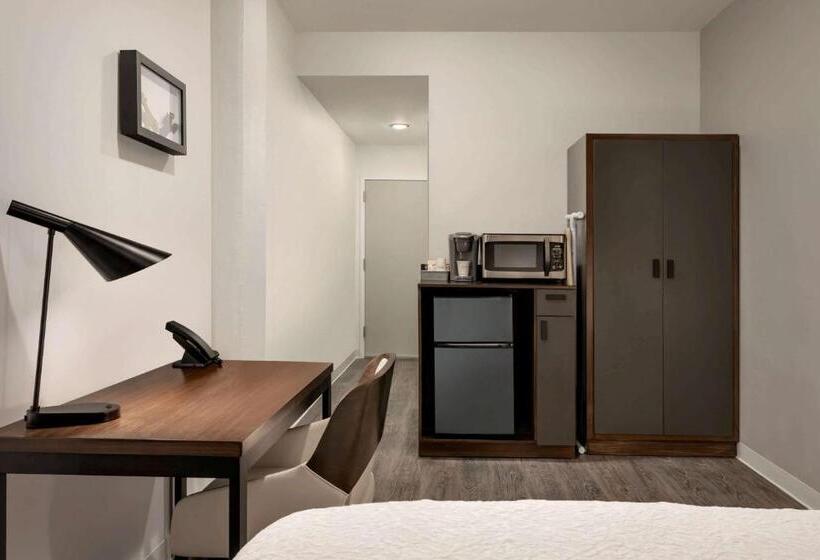 스탠다드 룸, Leavenworth Local