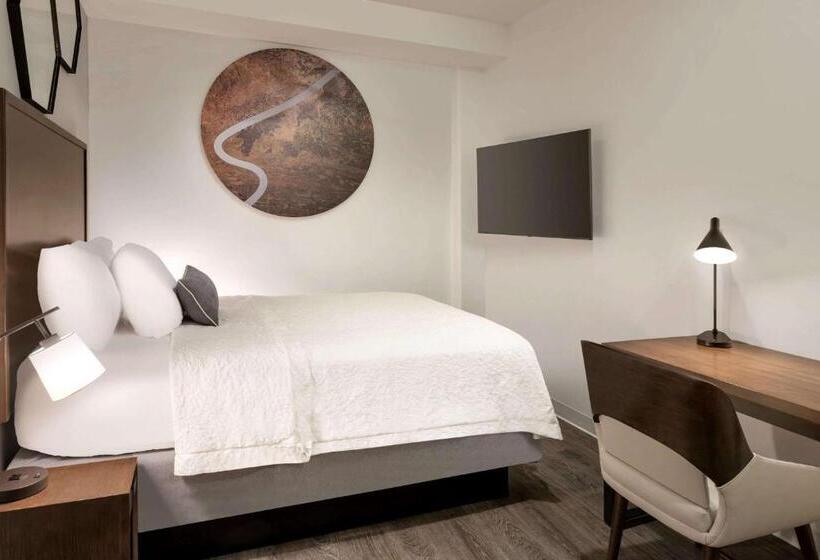 스탠다드 룸, Leavenworth Local