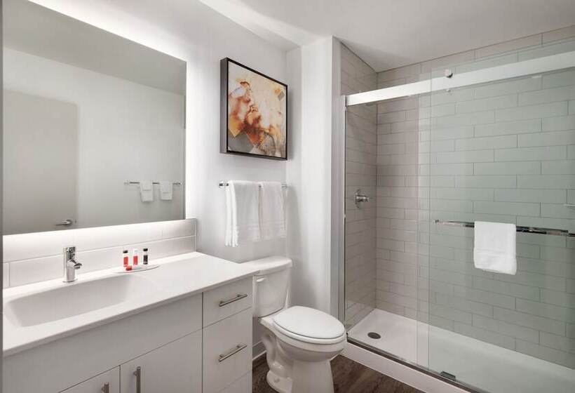 스탠다드 룸, Leavenworth Local