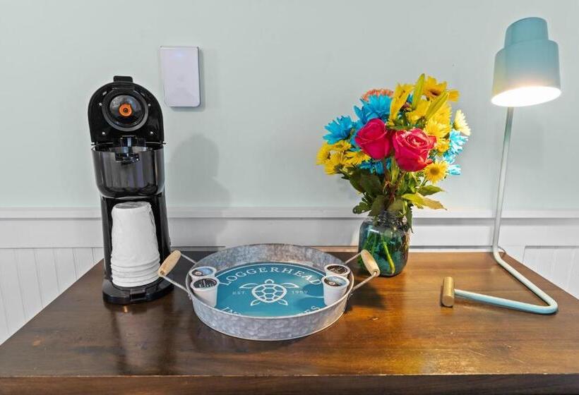 带大床的豪华间, Loggerhead Inn And Suites