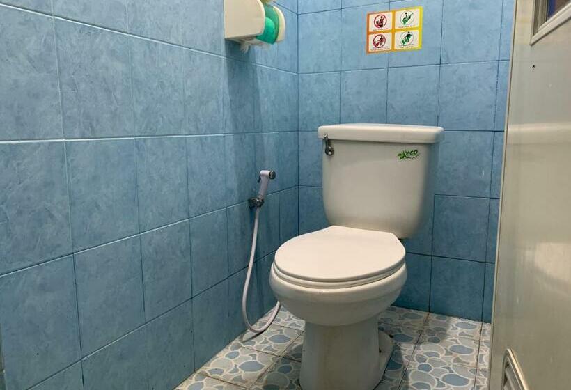 스탠다드 룸, Reddoorz Near Gembira Loka Zoo 3