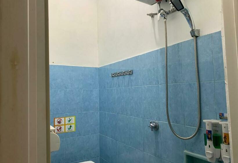 스탠다드 룸, Reddoorz Near Gembira Loka Zoo 3