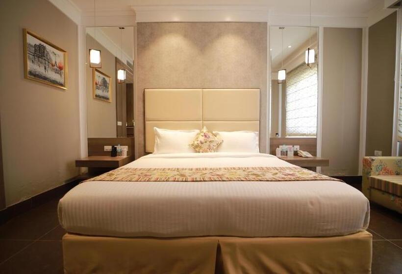 Superior Familjerum, The Grand Village