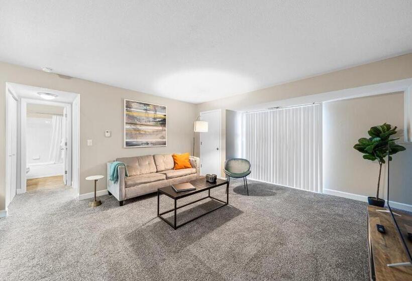 آپارتمان 2 خوابه, Kasa Downtown South Bend