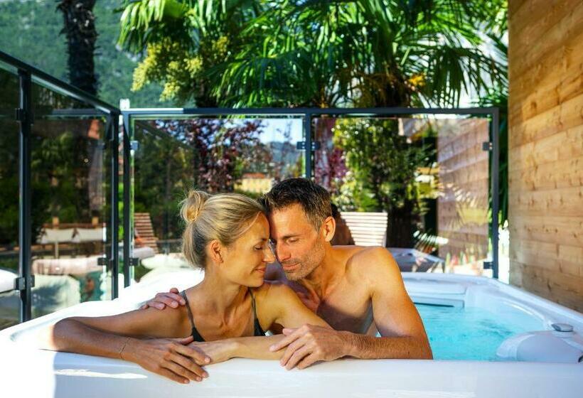 جناح ديلوكس, Treelodgy, The Tree House