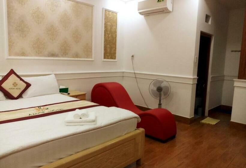 اتاق لوکس, Amor