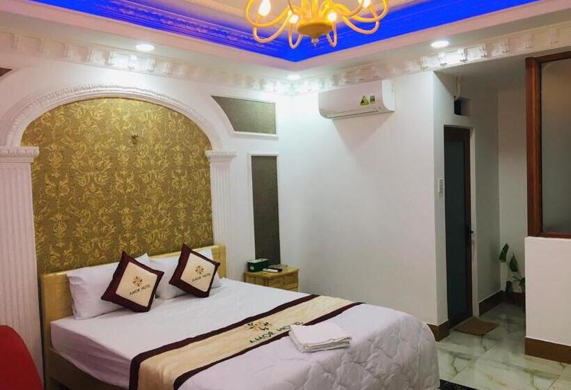 اتاق لوکس, Amor