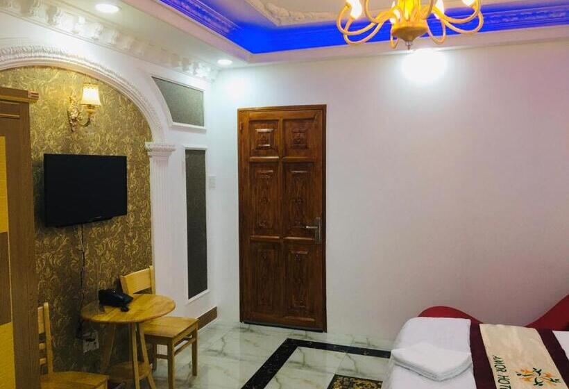 اتاق لوکس, Amor