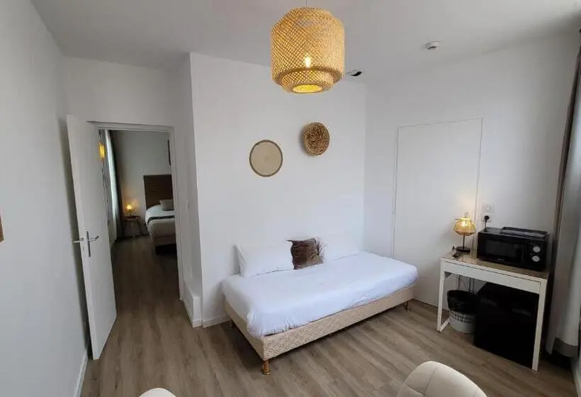 اتاق کلاسیک سه تخته, Le Relais Du Valois Cognac Centre