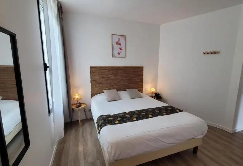 اتاق کلاسیک سه تخته, Le Relais Du Valois Cognac Centre