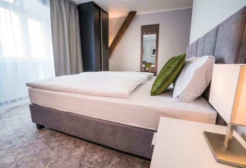 标准间, Cassian Inn