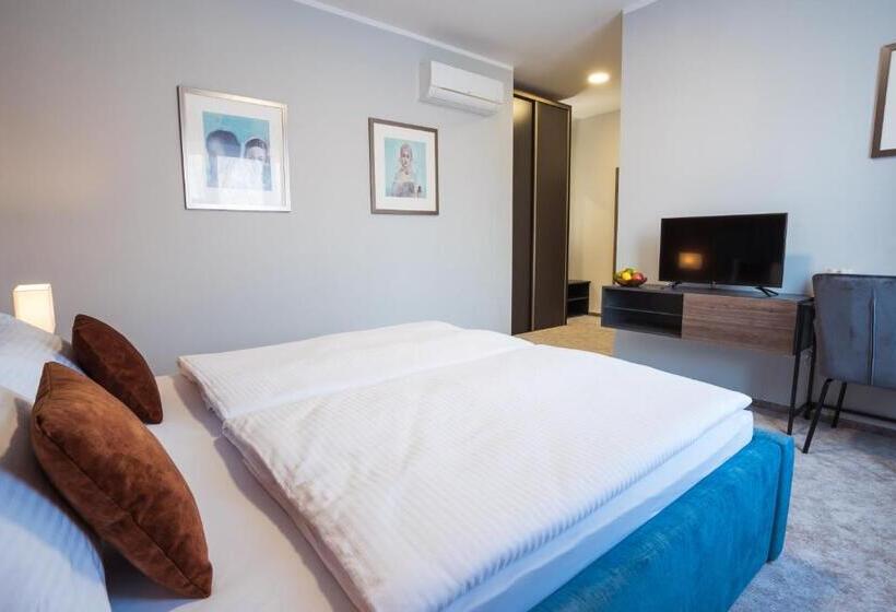 高级大房间, Cassian Inn