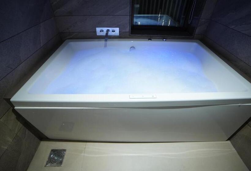 סוויטה, Bodhi A Boutique