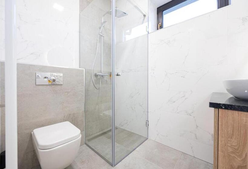 חדר דלוקס, Klia