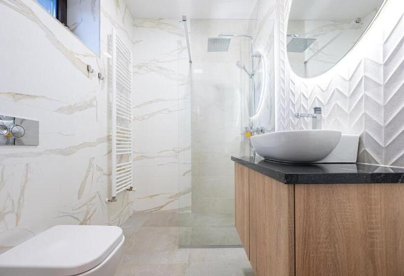 חדר דלוקס, Klia