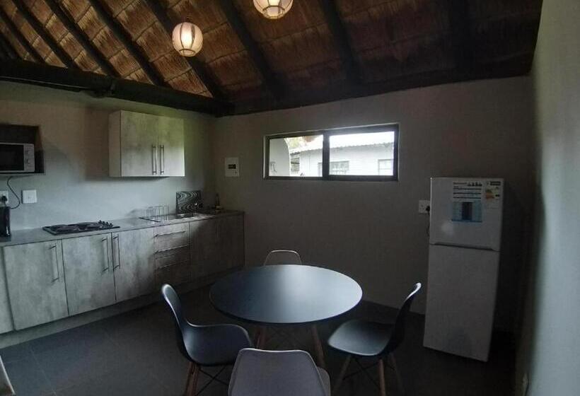 Вилла с 1 спальней и бассейном, Vaal Marina Resort