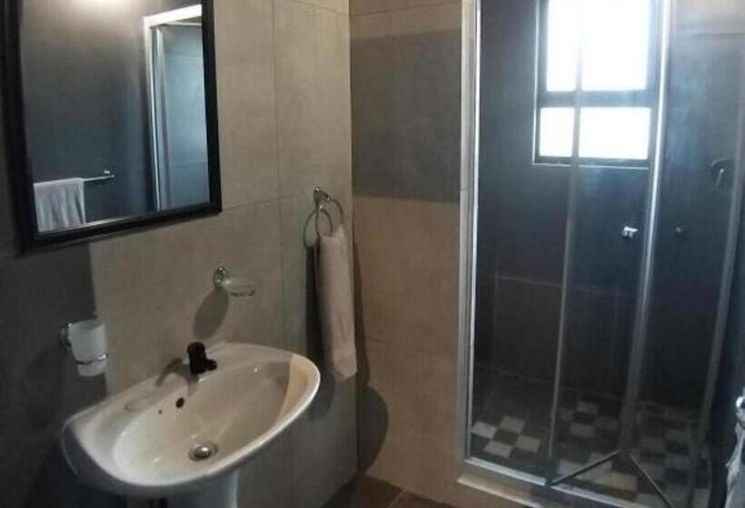 Вилла с 1 спальней и бассейном, Vaal Marina Resort