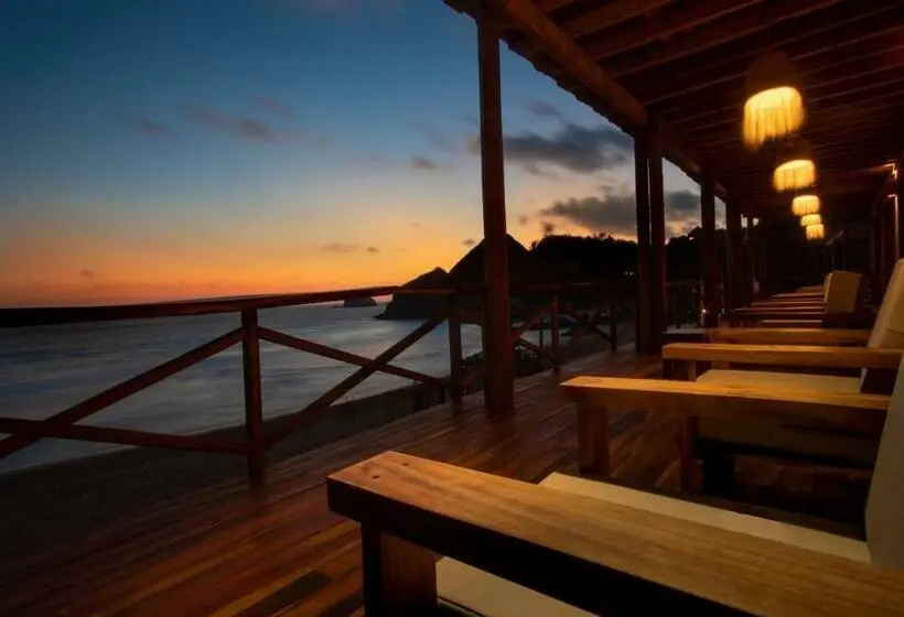 オーシャンビューデラックスルームバルコニー付き, Naked Hotel Zipolite Adults Only