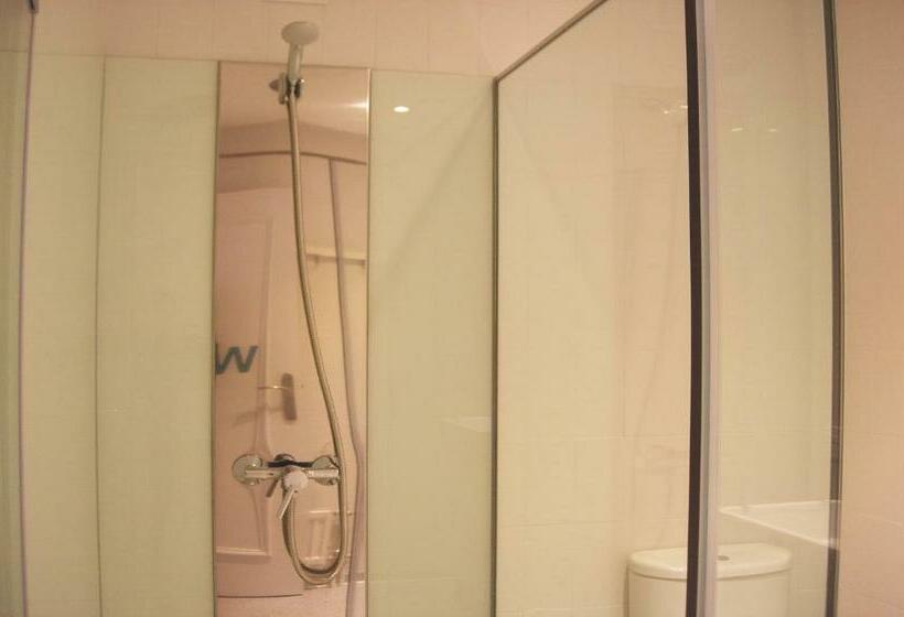 اتاق استاندارد با سرویس بهداشتی مشترک, Boreal Solano