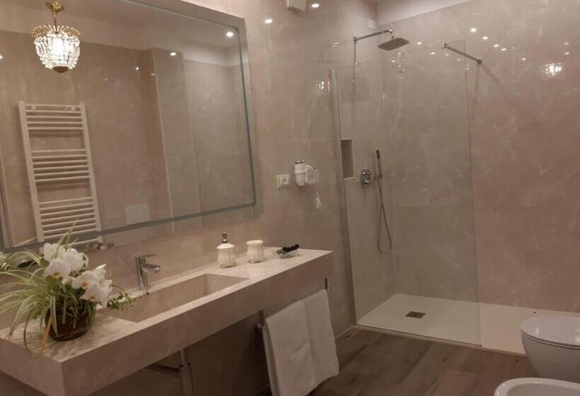 سوئیت با وان آب گرم, Luxury Dreams