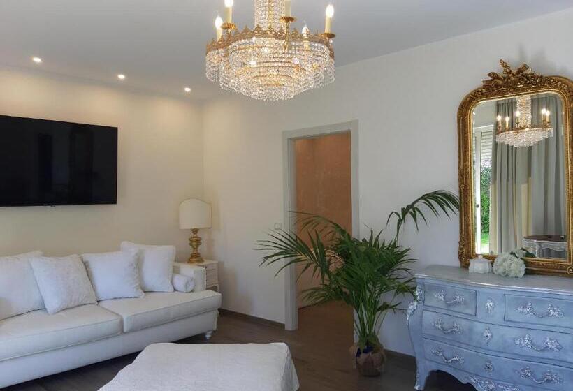 سوئیت با وان آب گرم, Luxury Dreams