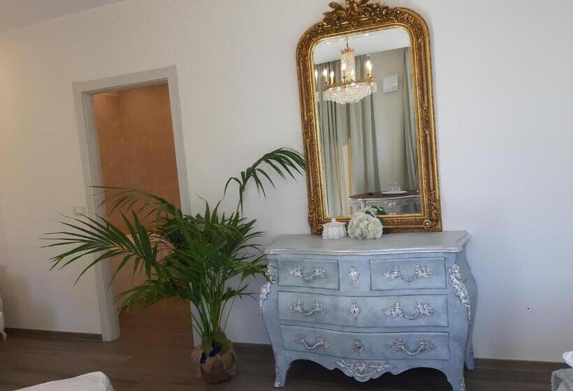 سوئیت با وان آب گرم, Luxury Dreams