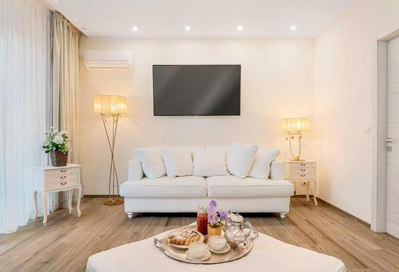 سوئیت با وان آب گرم, Luxury Dreams