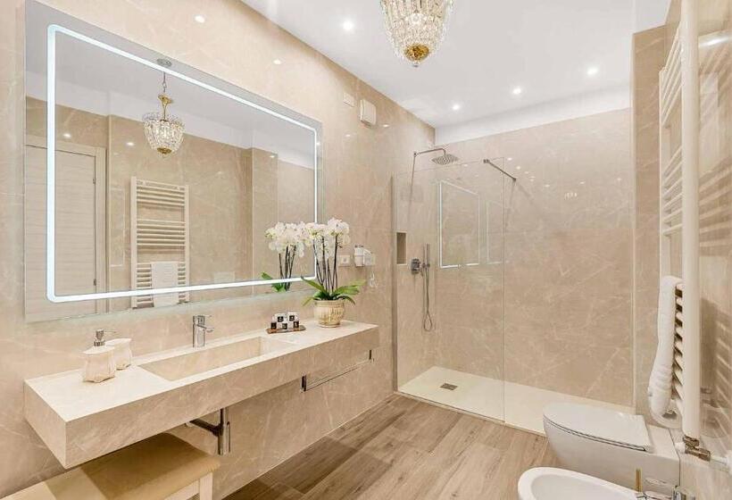 جناح مزود بجاكوزى, Luxury Dreams