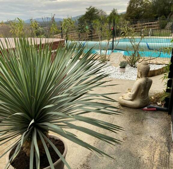 غرفة قياسية, Fleur De Lys