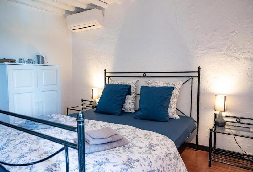 غرفة قياسية, Fleur De Lys