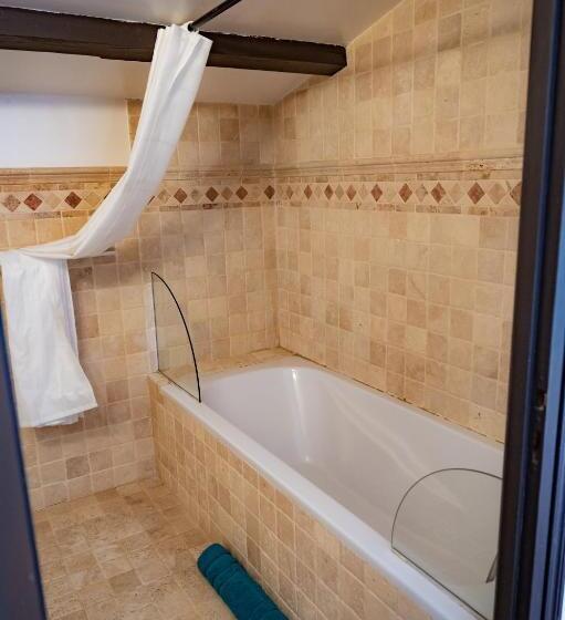 غرفة قياسية, Fleur De Lys