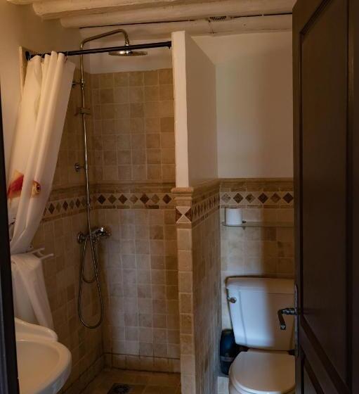 غرفة قياسية, Fleur De Lys