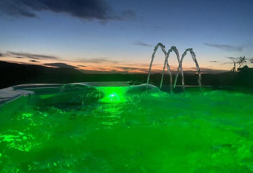 غرفة عائلية, Fleur De Lys