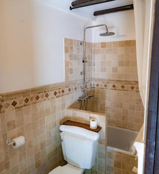 غرفة عائلية, Fleur De Lys