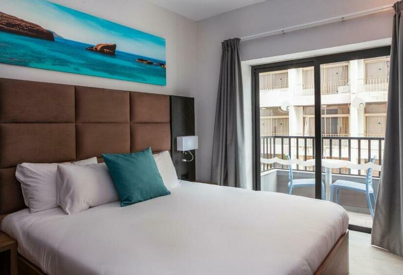 اتاق استاندارد سه تخته با چشم‌انداز استخر, Bora Bora Ibiza Malta Resort - Music Hotel - Adults Only