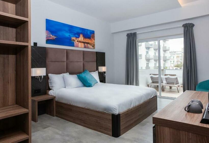 اتاق استاندارد سه تخته با چشم‌انداز استخر, Bora Bora Ibiza Malta Resort - Music Hotel - Adults Only