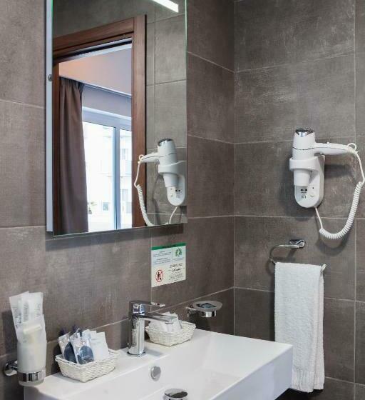 اتاق استاندارد سه تخته با چشم‌انداز استخر, Bora Bora Ibiza Malta Resort - Music Hotel - Adults Only