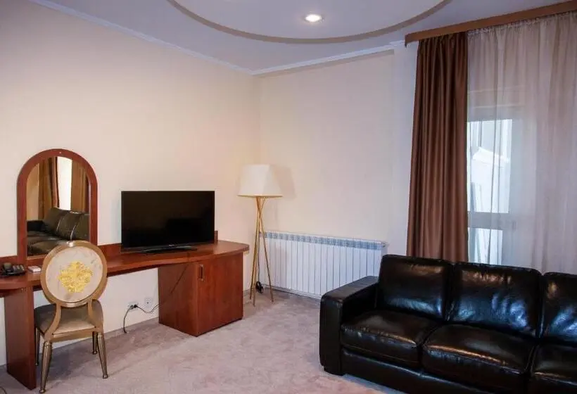 استودیو استاندارد با تراس, Palace