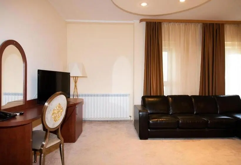 استودیو استاندارد با تراس, Palace