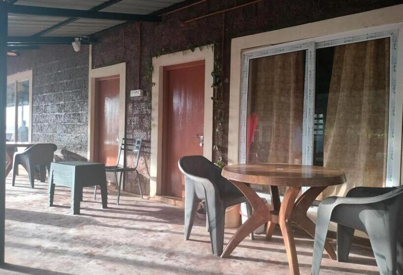 Quarto Quadruple Standart com Varanda, Riverstone Riverfront Stay