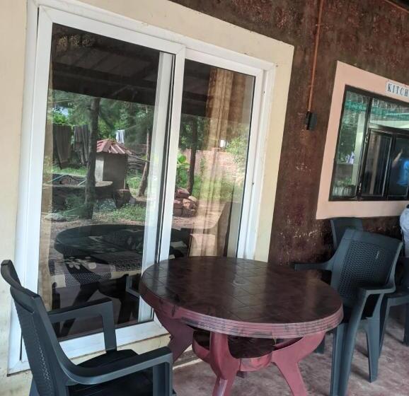 Quarto Triplo Estandar com Sacada, Riverstone Riverfront Stay