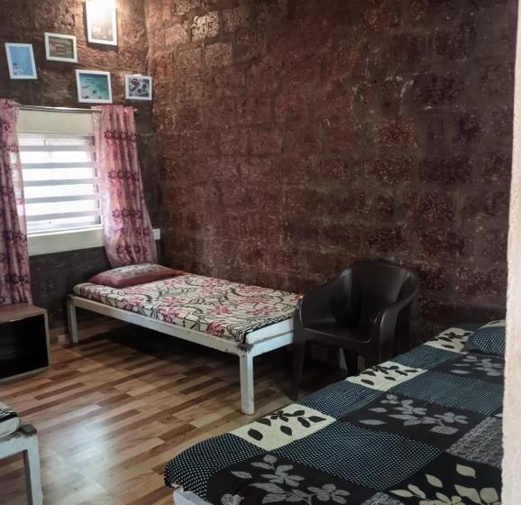 Quarto Triplo Estandar com Sacada, Riverstone Riverfront Stay