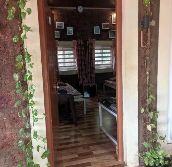 Quarto Triplo Estandar com Sacada, Riverstone Riverfront Stay