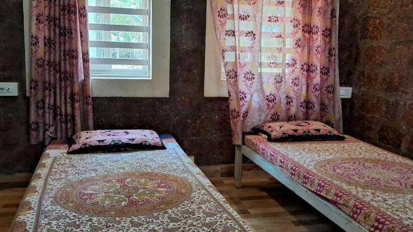 Quarto Triplo Estandar com Sacada, Riverstone Riverfront Stay